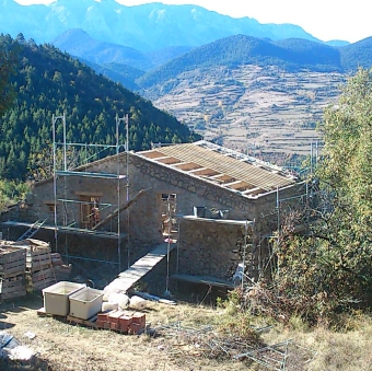 Rehabilitació: Masia rural amb bastides i sense coberta