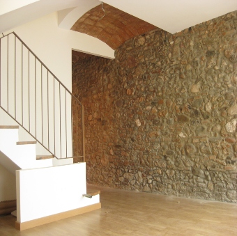 Rehabilitació casa Terrassa: Paret de pedra amb voltes
